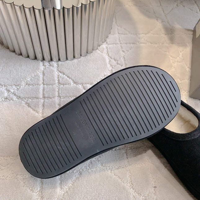 ALASKA SLIPPER IN BLACK SUEDE