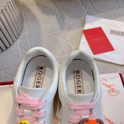 VIV' SKATE WHITE LEATHER SNEAKERS WITH PINK LACES AND CARTOON CHARMS
