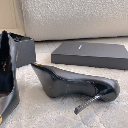 HIGH HEEL 10 CM PUMP IN BLACK CALFSKIN WITH GOLD HARDWARE