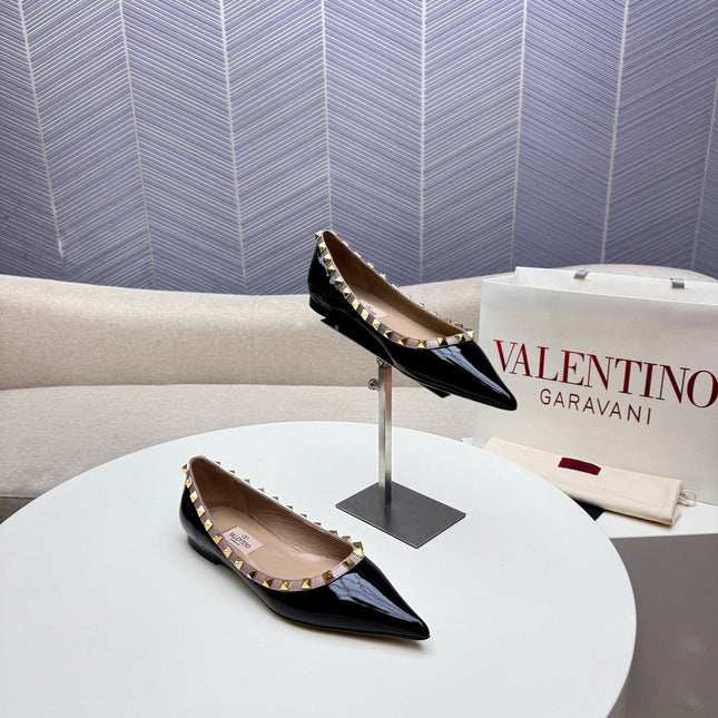 ROCKSTUD FLAT PUMP IN BLACK CALFSKIN