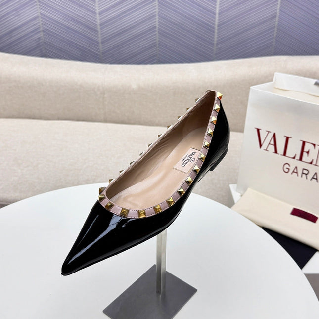 ROCKSTUD FLAT PUMP IN BLACK CALFSKIN