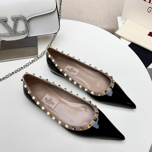 ROCKSTUD FLAT PUMP IN BLACK CALFSKIN