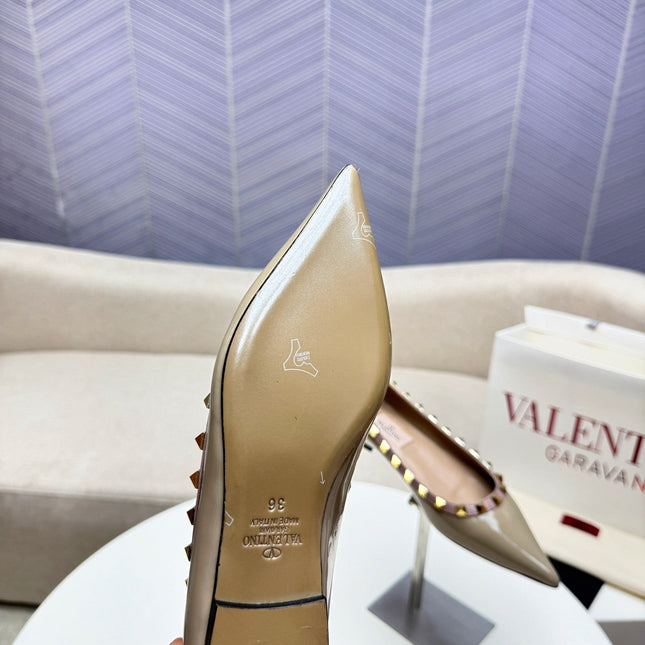 ROCKSTUD FLAT PUMP IN SAND BROWN CALFSKIN