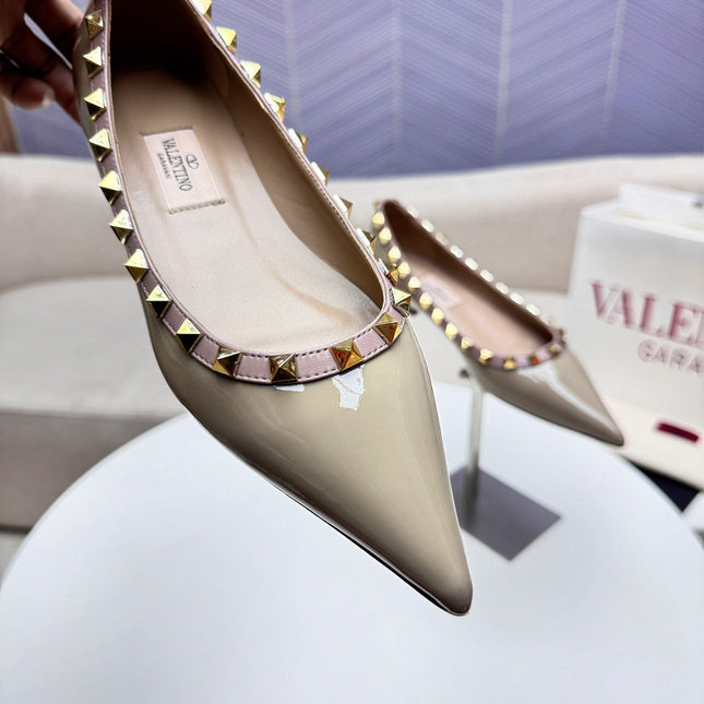 ROCKSTUD FLAT PUMP IN SAND BROWN CALFSKIN