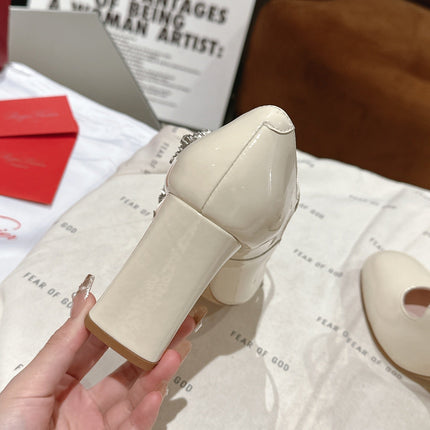 TRÈS VIVIER MARY JANE DOUBLE-STRAP PUMPS IN OFF WHITE PATENT CALFSKIN