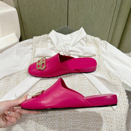FLAT MULES IN DEEP PINK SMOOTH CALFSKIN GOLD BUCKLE