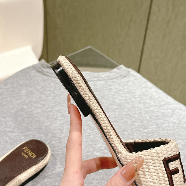 FENDI SIGNATURE MULE SLIDES IN WHITE FIBRE WITH BROWN EMBROIDERED LOGO