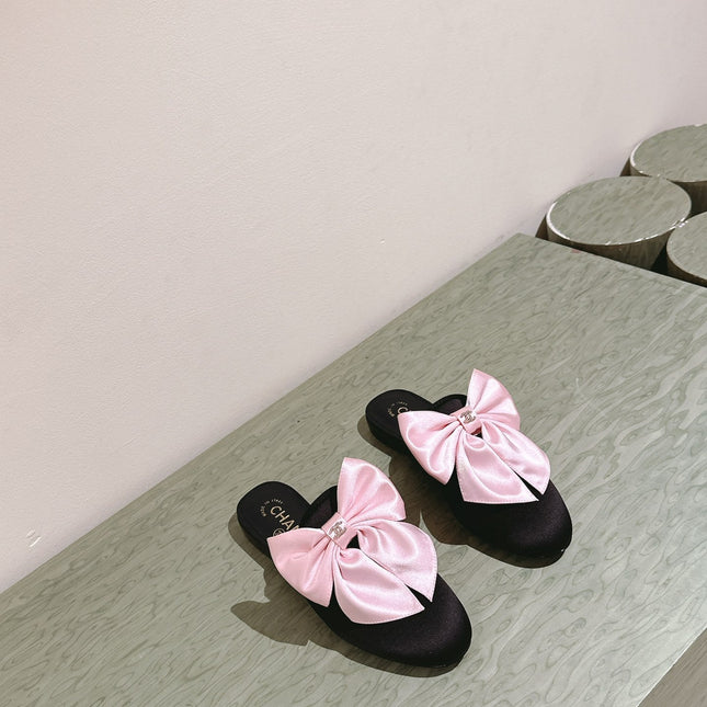 CC MULE WITH SILK LIGHT PINK BOW AND BLACK LAMBSKIN