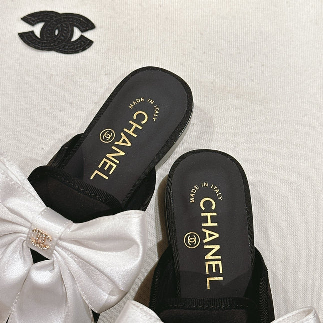 CC MULE WITH SILK WHITE BOW AND BLACK LAMBSKIN