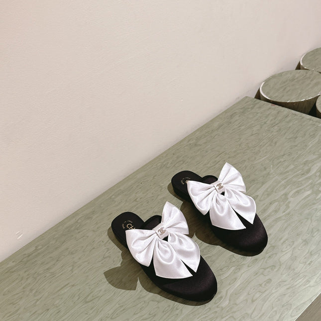 CC MULE WITH SILK WHITE BOW AND BLACK LAMBSKIN