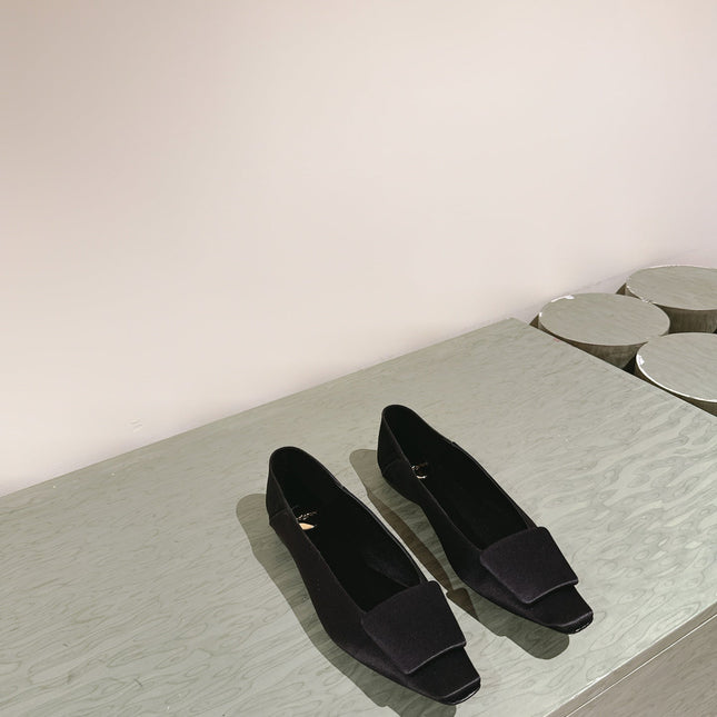 BALLERINA FLATS IN BLACK SATIN