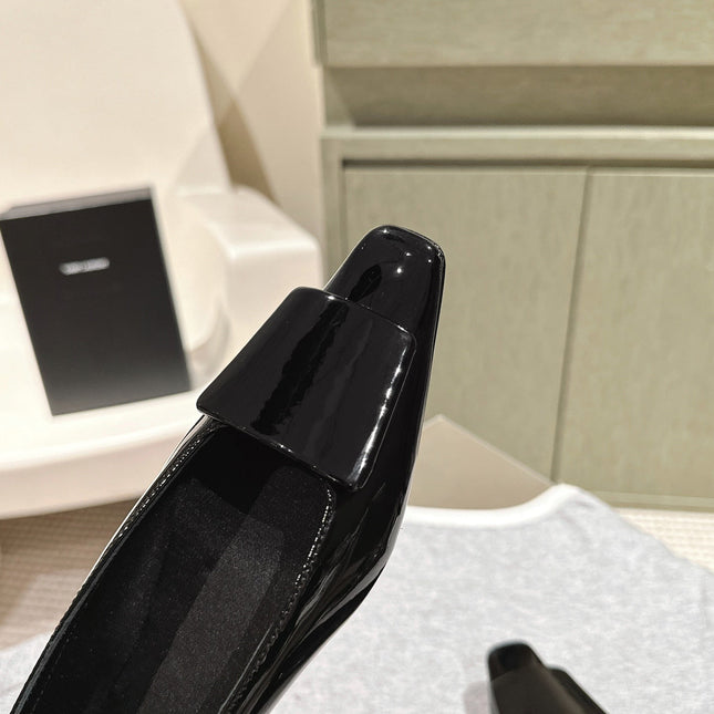 BALLERINA FLATS IN BLACK PATENT CALFSKIN