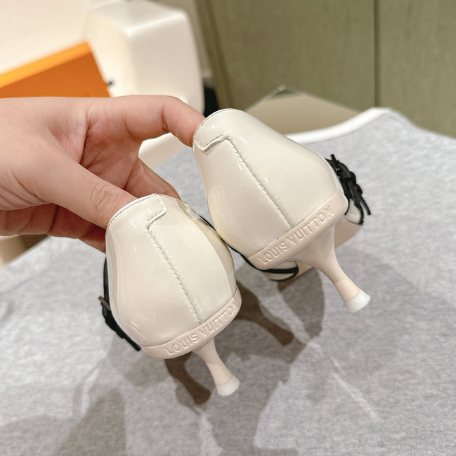 HIGH PUMP 45MM IN WHITE CALFSKIN WITH BLACK STRAPS