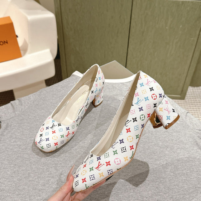 SWING HIGH PUMP 55 MM IN WHITE MONOGRAM CALFSKIN