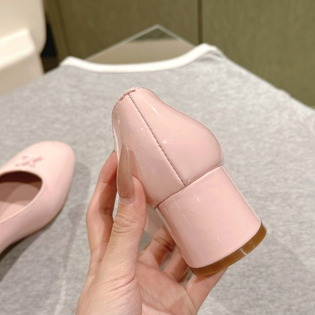 SWING HIGH PUMP 55 MM IN PALE PINK PATENT CALFSKIN