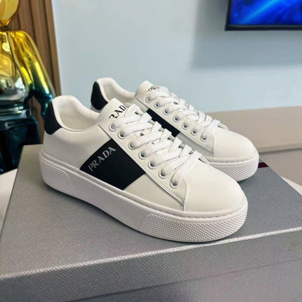 PRADA 25S LEATHER LOGO OUTLET SNEAKERS BLACK AND WHITE CALFSKIN