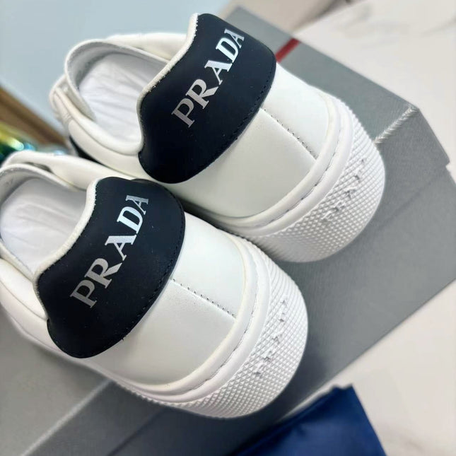 PRADA 25S LEATHER LOGO OUTLET SNEAKERS BLACK AND WHITE CALFSKIN