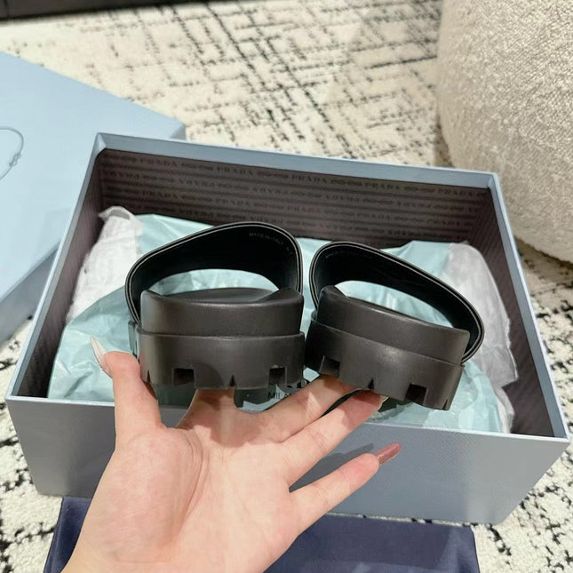 PRADA 25S RUBBER SLIDE IN CHARCOAL CALFSKIN WITH LOGO
