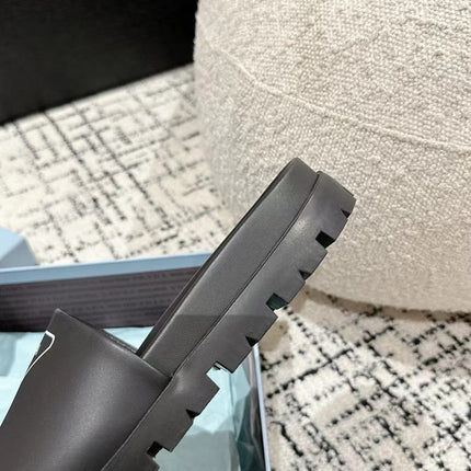 PRADA 25S RUBBER SLIDE IN BLACK CALFSKIN WITH LOGO
