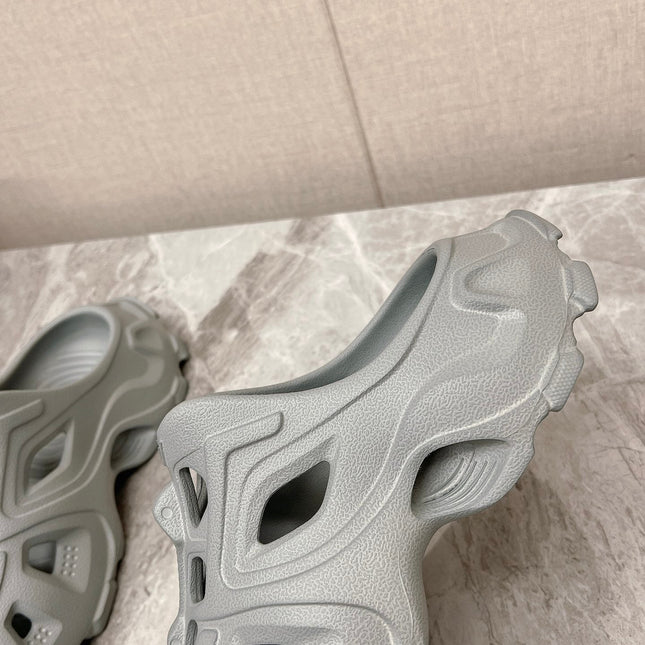 CUT-OUT MULES IN GRAY RUBBER