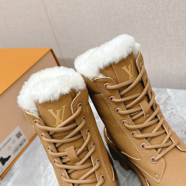 MARTIN ANKLE BOOTS IN PEANUT BROWN SUEDE AND WHITE SHEARLING LINING