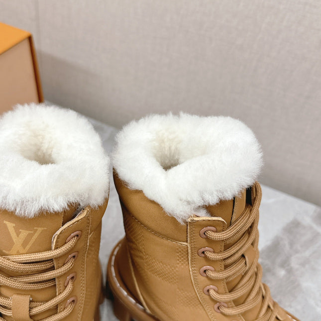 MARTIN ANKLE BOOTS IN PEANUT BROWN SUEDE AND WHITE SHEARLING LINING