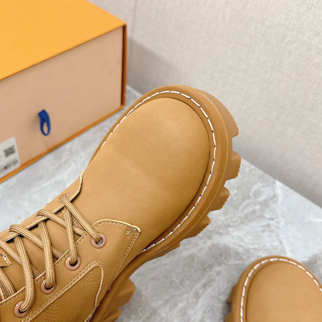 MARTIN ANKLE BOOTS IN PEANUT BROWN SUEDE AND WHITE SHEARLING LINING