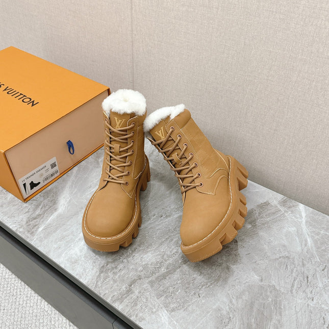 MARTIN ANKLE BOOTS IN PEANUT BROWN SUEDE AND WHITE SHEARLING LINING