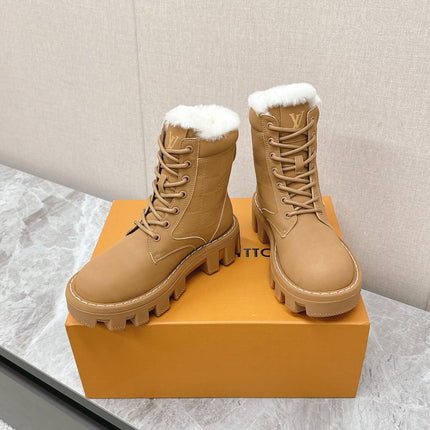 MARTIN ANKLE BOOTS IN PEANUT BROWN SUEDE AND WHITE SHEARLING LINING