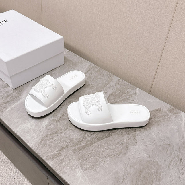 THICK-SOLED SLIDES IN WHITE SMOOTH LAMBSKIN LOGO WITH CRYSTALS