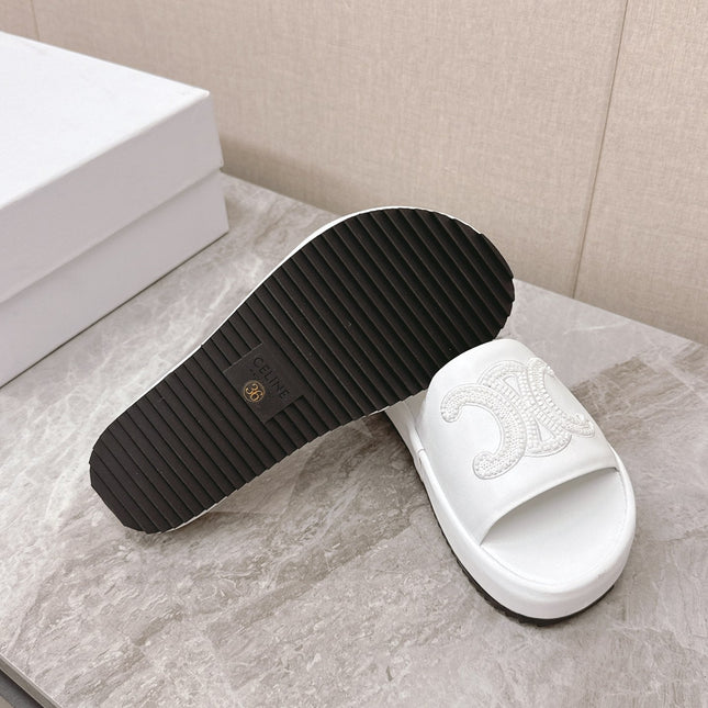 THICK-SOLED SLIDES IN WHITE SMOOTH LAMBSKIN LOGO WITH CRYSTALS