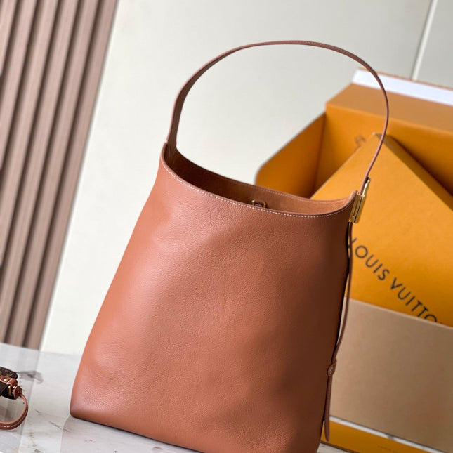 LOW KEY HOBO MM 35 IN COGNAC SMOOTH CALFSKIN