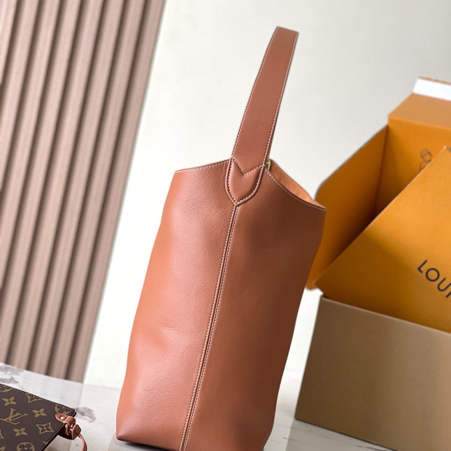 LOW KEY HOBO MM 35 IN COGNAC SMOOTH CALFSKIN