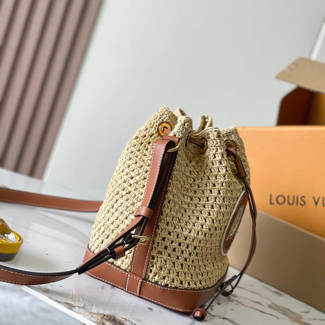 NOÉ PURSE 24 IN BEIGE CROCHETED RAFFIA AND BROWN CALFSKIN TRIM