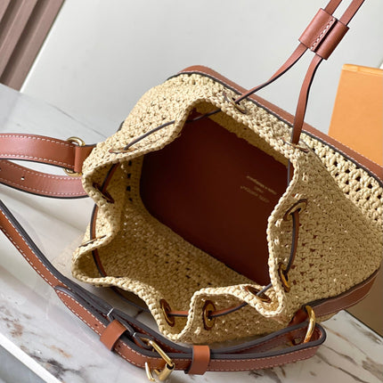 NOÉ PURSE 24 IN BEIGE CROCHETED RAFFIA AND BROWN CALFSKIN TRIM