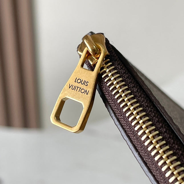 LOW KEY CABAS 47 IN SASSY SALMON GRAINED CALFSKIN GOLD BUCKLE