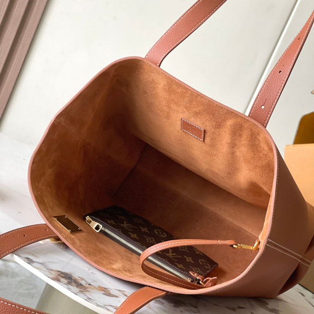 LOW KEY CABAS 47 IN SASSY SALMON GRAINED CALFSKIN GOLD BUCKLE