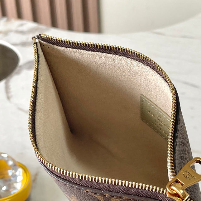 LOW KEY CABAS 47 IN BEIGE GRAINED CALFSKIN GOLD BUCKLE