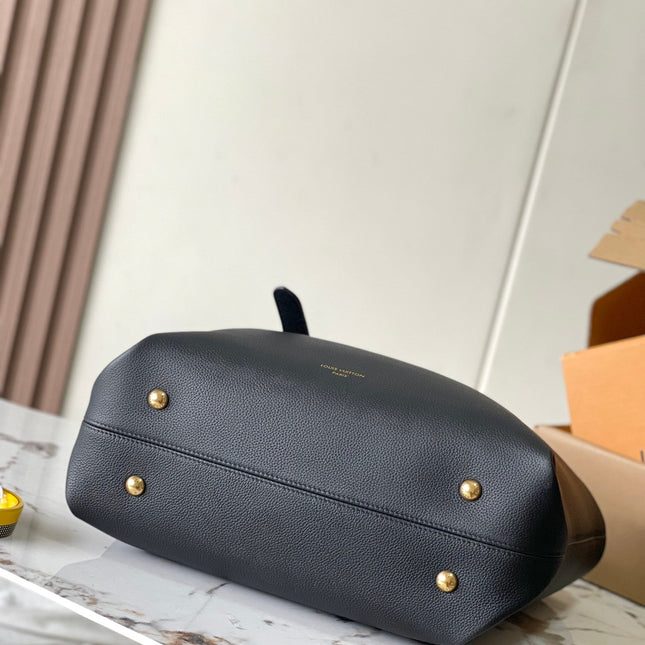 LOW KEY CABAS 47 IN BLACK GRAINED CALFSKIN GOLD BUCKLE