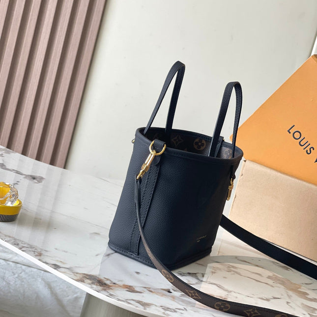 NEVERFULL BANDOULIÈRE INSIDE OUT BB 24 IN BROWN MONOGRAM CANVAS AND BLACK CALFSKIN