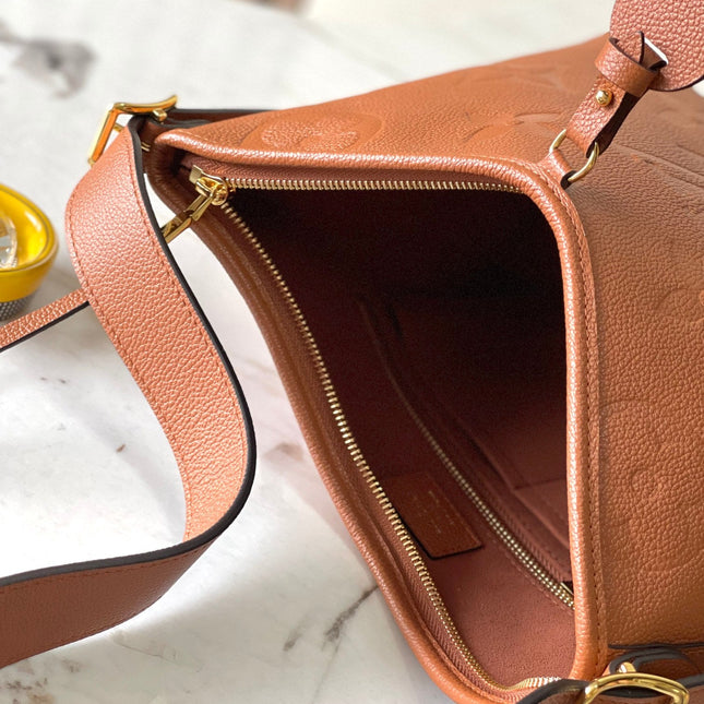 CARRYALL PM 29 IN COGNAC MONOGRAM EMPREINTE LEATHER GOLD LOGO