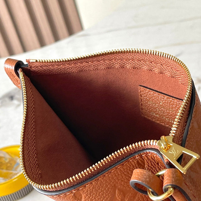CARRYALL PM 29 IN COGNAC MONOGRAM EMPREINTE LEATHER GOLD LOGO