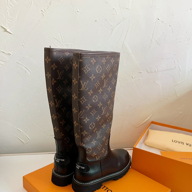 TERRITORY FLAT HIGH BOOT IN BLACK MIX CHOCOLATE BROWN MONOGRAM CALFSKIN