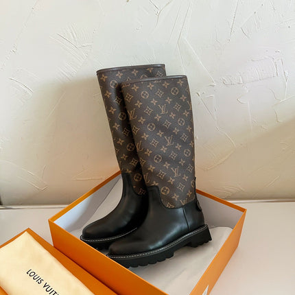 TERRITORY FLAT HIGH BOOT IN BLACK MIX CHOCOLATE BROWN MONOGRAM CALFSKIN