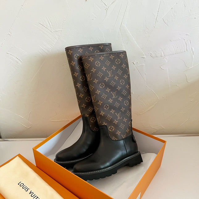 TERRITORY FLAT HIGH BOOT IN BLACK MIX CHOCOLATE BROWN MONOGRAM CALFSKIN