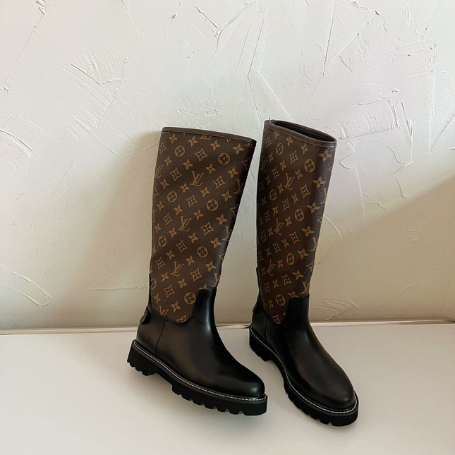 TERRITORY FLAT HIGH BOOT IN BLACK MIX CHOCOLATE BROWN MONOGRAM CALFSKIN