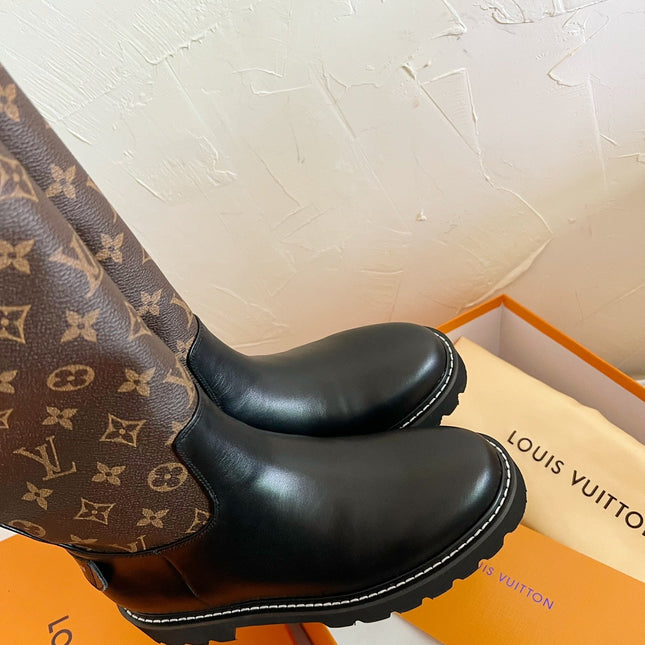 TERRITORY FLAT HIGH BOOT IN BLACK MIX CHOCOLATE BROWN MONOGRAM CALFSKIN