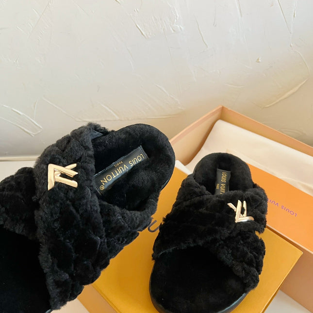 LV BLISS COMFORT MULE IN BLACK SHEARLING