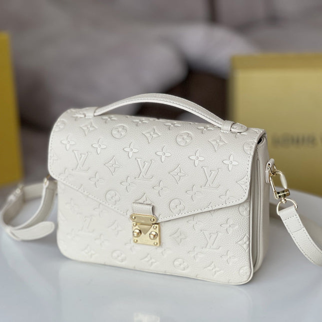 LV 25S POCHETTE METIS 25 IN WHITE MONOGRAM COATED CANVAS GOLD HARDWARE