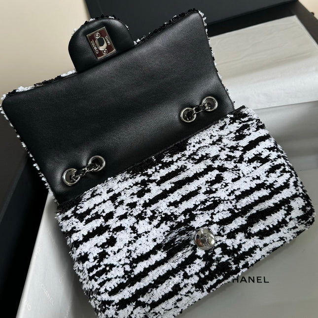 FLAP BAG 20 IN BLACK AND WHITE SEQUINS SILVER HARDWARE